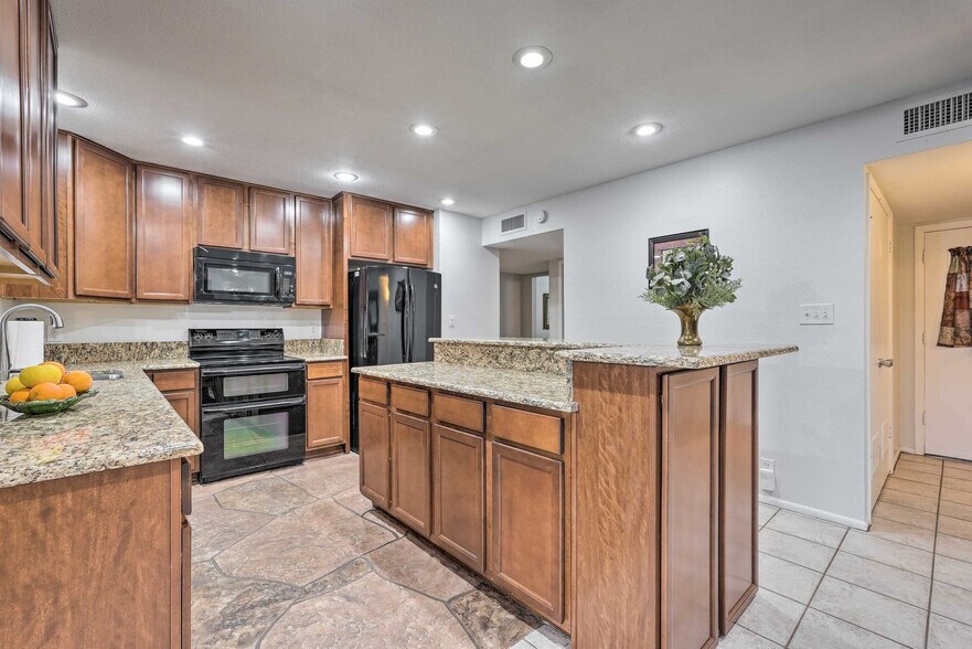 Building Photo - 8407 E Angus Dr