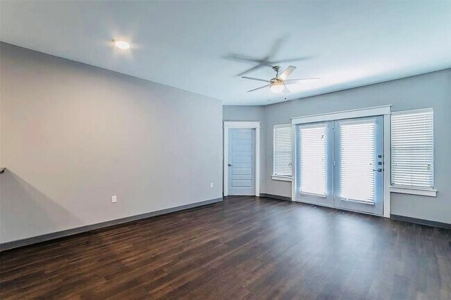 Building Photo - 200 Maple Ln