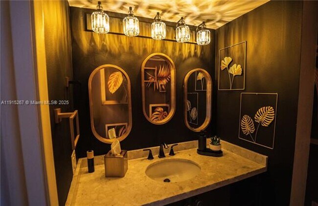 Building Photo - 1717 N Bayshore Dr