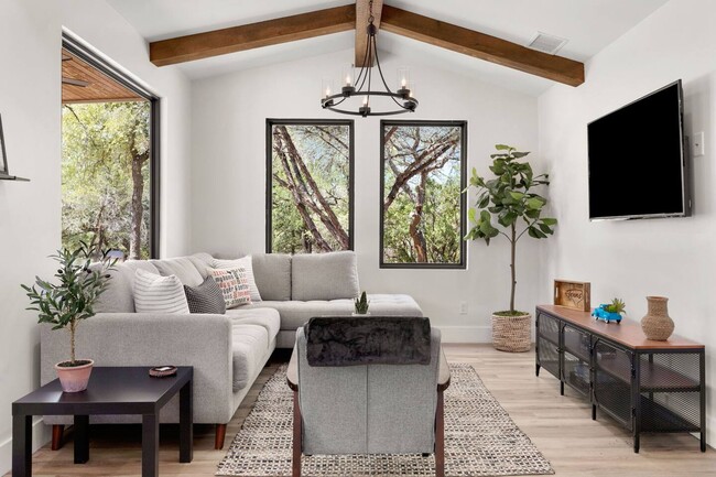 Building Photo - 625 Gruene River Dr