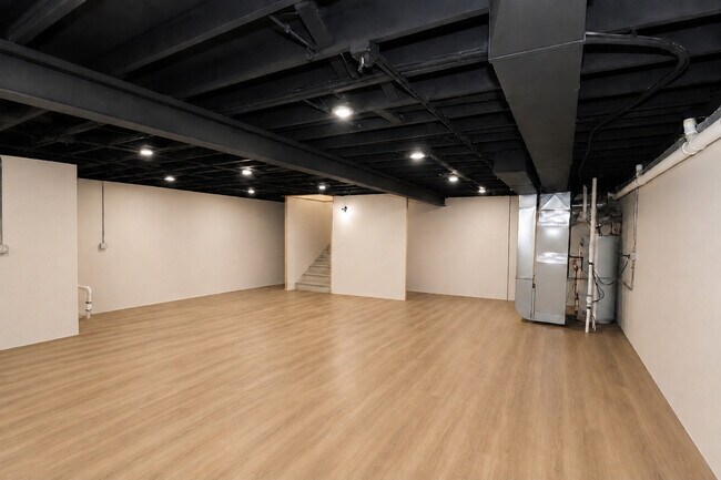 Building Photo - 651 Lancaster Cir