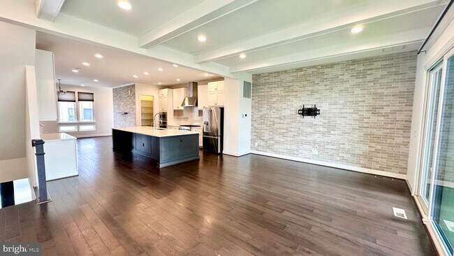 Building Photo - 20265 Oak Bluff Dr