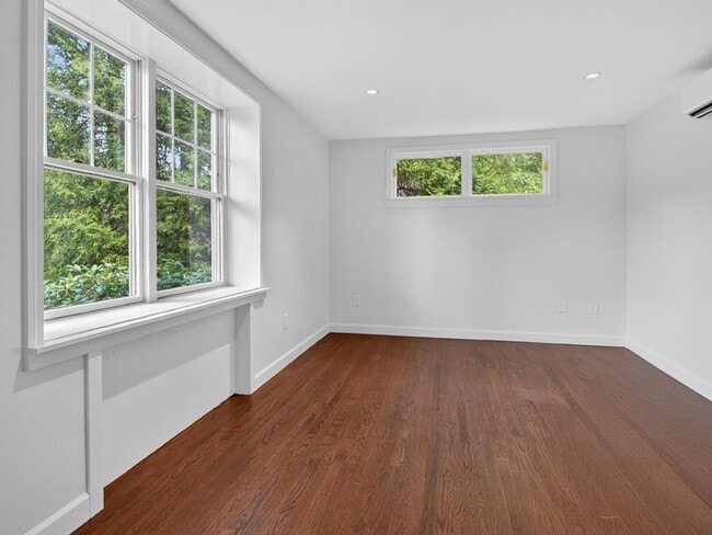 Building Photo - 3 Bed/2 Bath Home with Private Yard