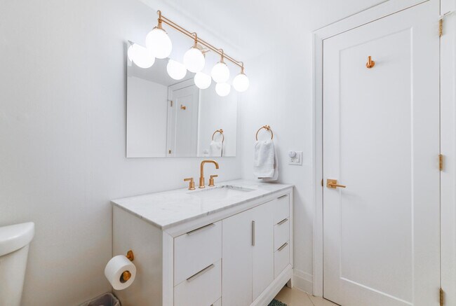 Building Photo - 3000 E Sunrise Blvd