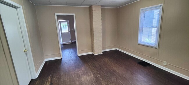 Building Photo - 1520 Lawn Ave