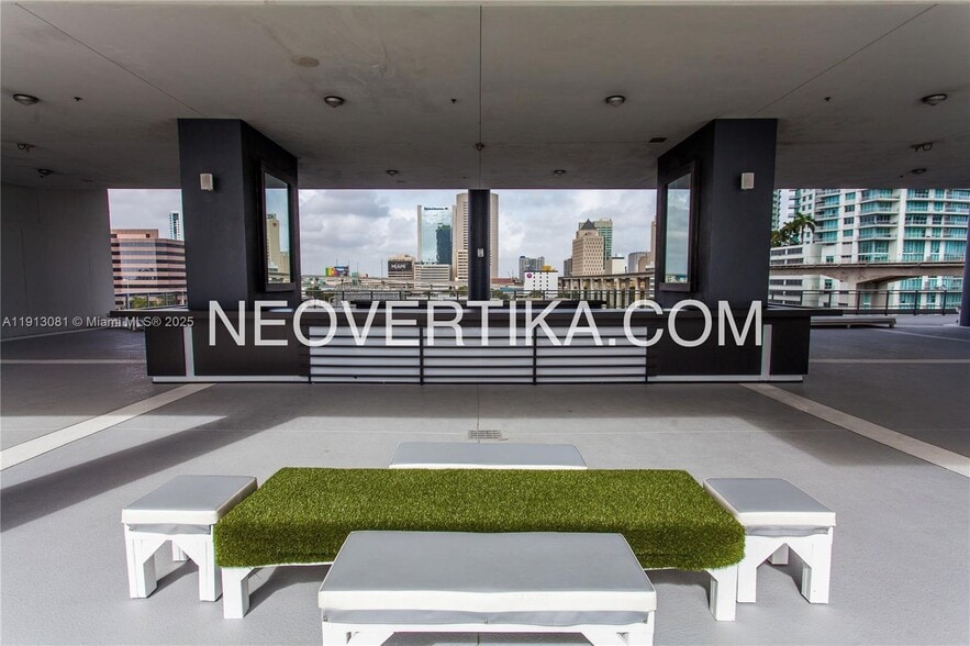 Building Photo - 690 SW 1st Ct