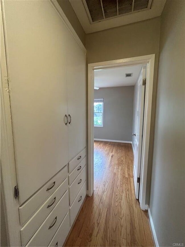 Building Photo - Adorable Single Story, Single Family Home ...