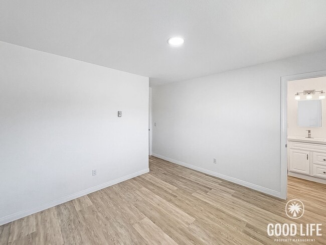 Building Photo - Bright, Newly Renovated 2BR in Peaceful UTC Community