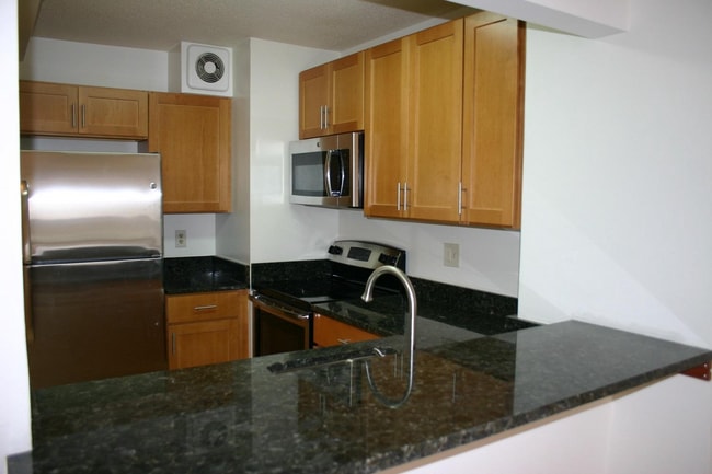 Building Photo - 900 N Stafford St