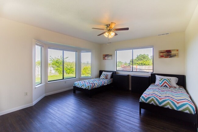 Building Photo - Recently Updated 4 Bedroom Home with RV Parking