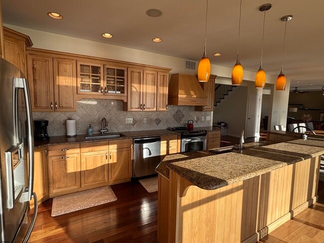 Building Photo - 802 N Harvard Ave