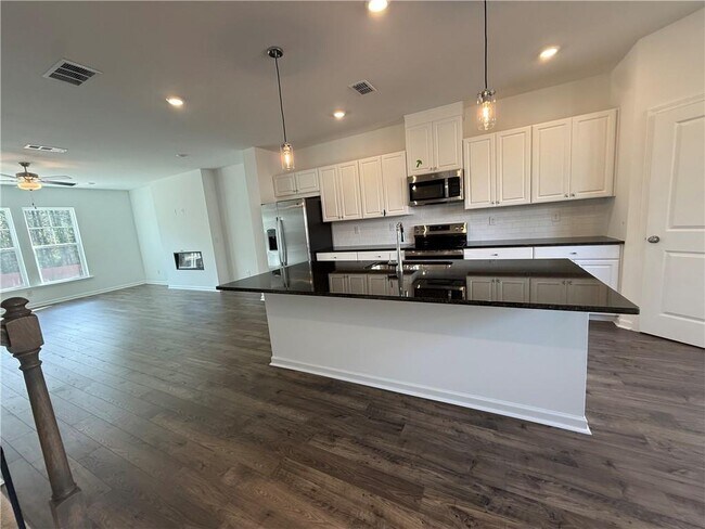 Building Photo - 6103 Wayburn St