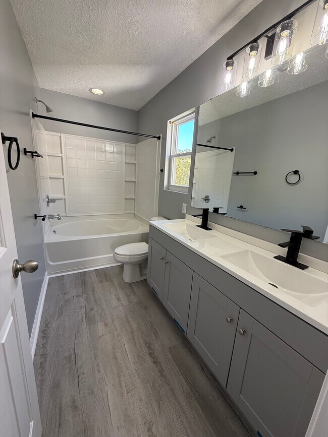 Building Photo - 721 Pebblestone Dr