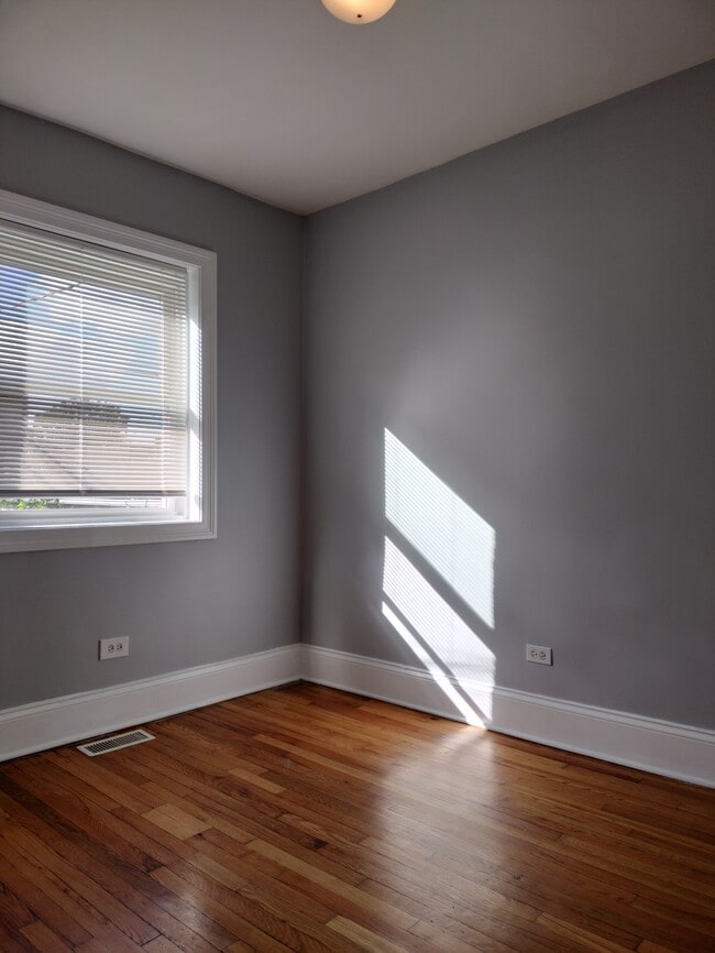 Building Photo - 7408 S Eberhart Ave