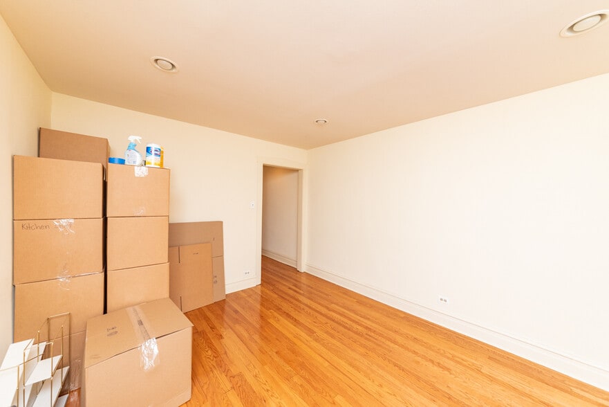 Building Photo - 3413 N Elaine Pl