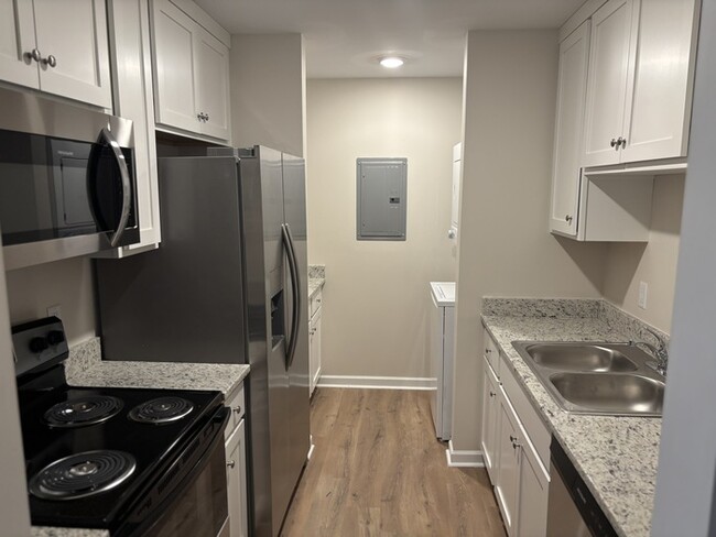 Building Photo - South Nashville 2 bedroom 2 bath Condo