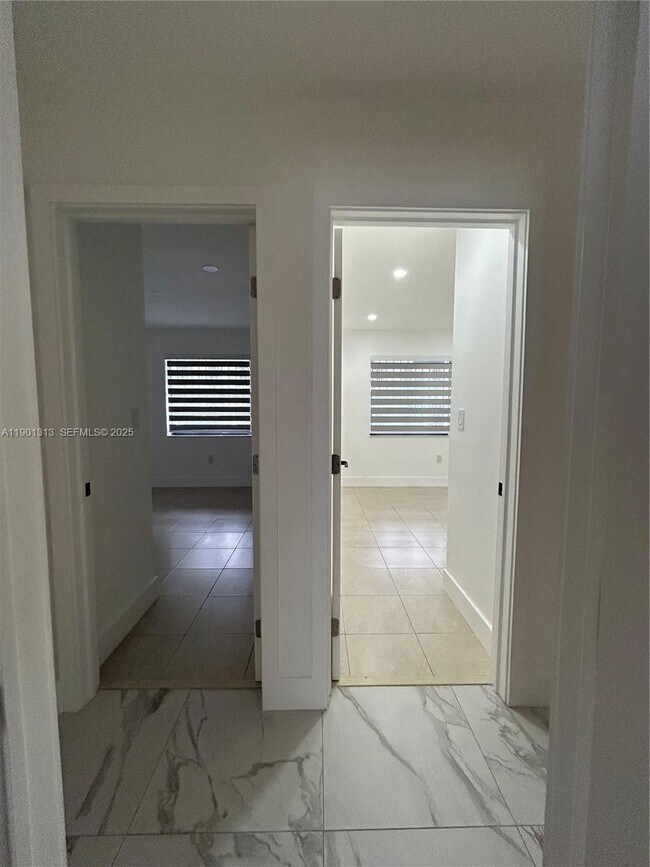 Building Photo - 5214 W 24th Way