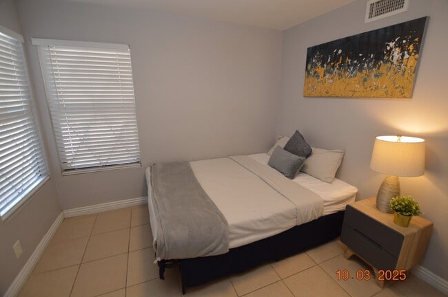 Building Photo - 4406 Newhaven Dr