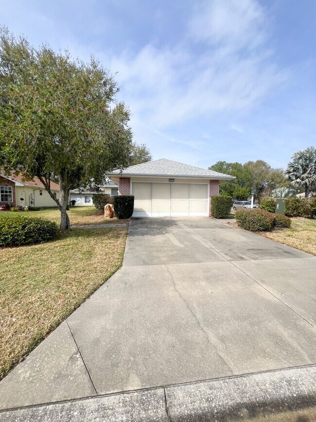 Building Photo - Lovely 2 Bedroom 2 Bathroom home in 55+ Ro...