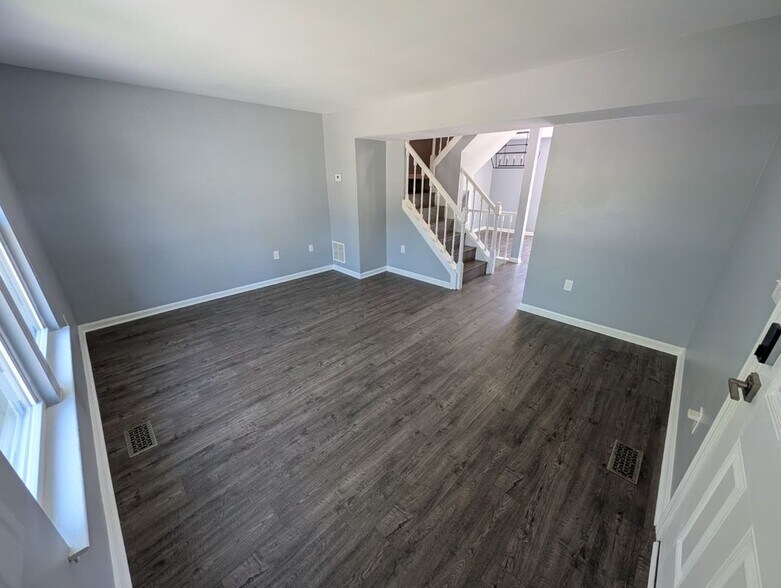 Building Photo - 15300 Gunsmith Terrace