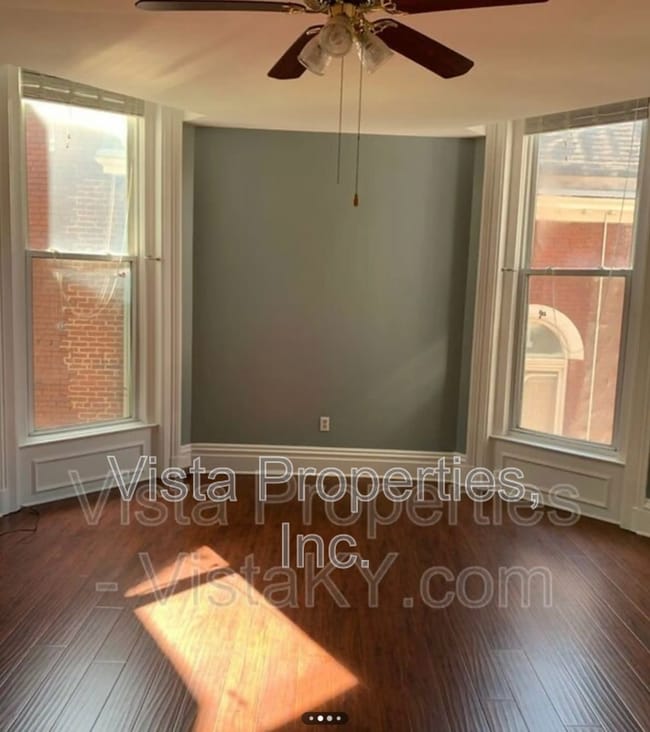 Building Photo - 514 W Oak St