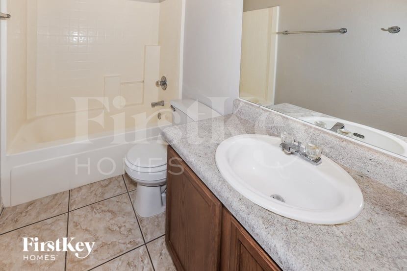 Building Photo - 11513 W Flores Dr
