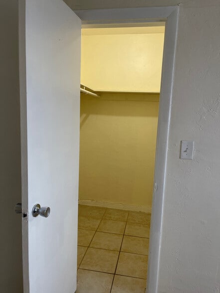 Walking closet - 1230 W 54th St