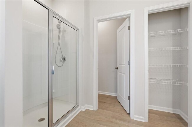 Building Photo - 8820 Shipton Cir