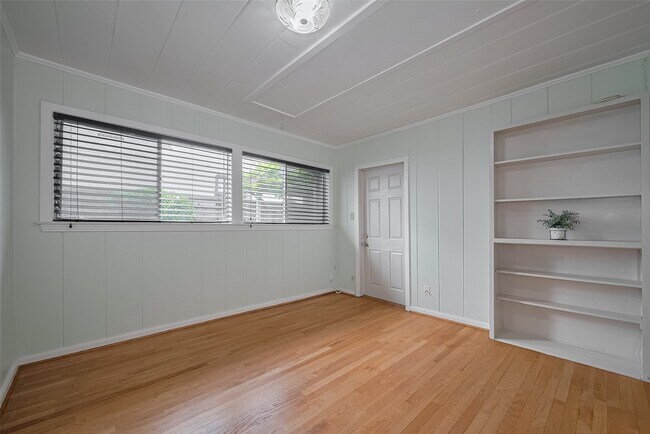 Building Photo - 3610 Glen Haven Blvd