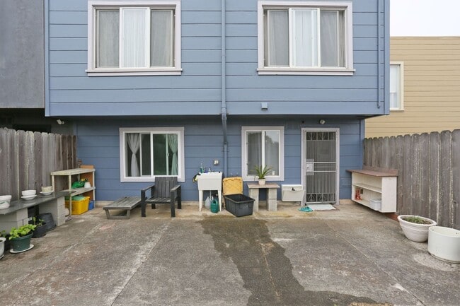 Building Photo - OPEN HOUSE: Wednesday (9/10) 6:30pm-7:00pm...