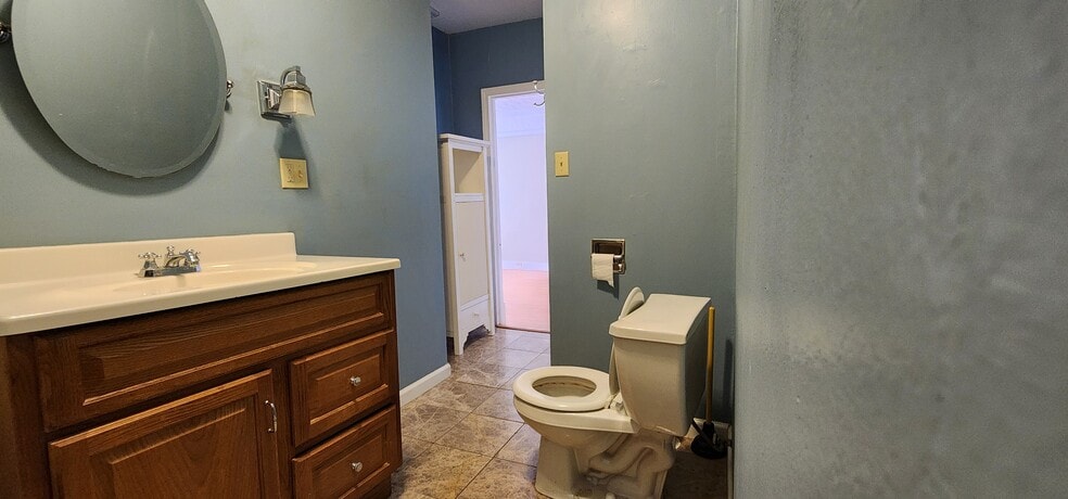 Building Photo - 22 Phillips St