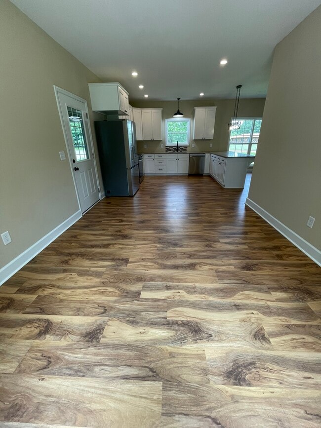 Building Photo - 1406 Old Estill Springs Rd