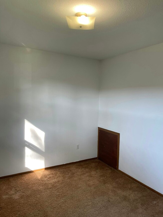 Building Photo - 4165 W Ridge Rd