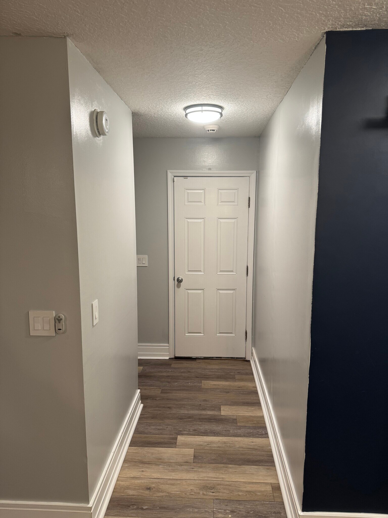 Building Photo - 407 Royal Pines Way