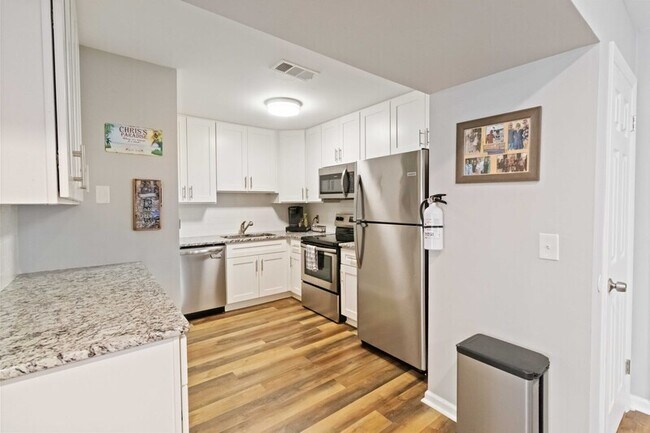 Building Photo - 61 Mt Kemble Ave