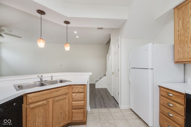 Building Photo - 8422 Enclave Blvd