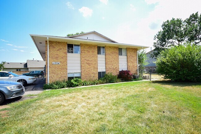 Building Photo - 1724 Larch St
