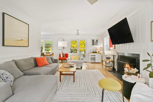 Building Photo - 9 Edgehill Dr