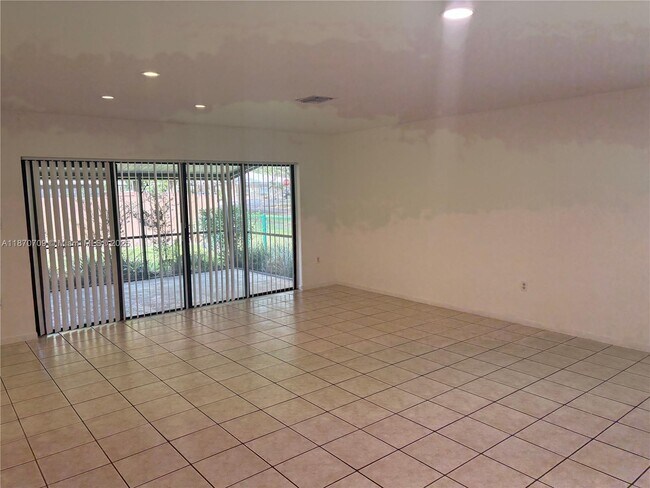 Building Photo - 15461 Turnbull Dr