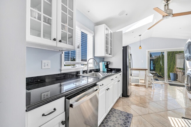 Building Photo - 12 East Ave