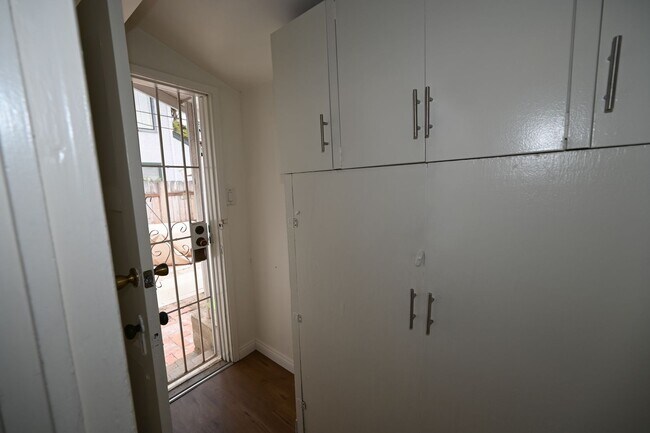 Building Photo - 1609diam