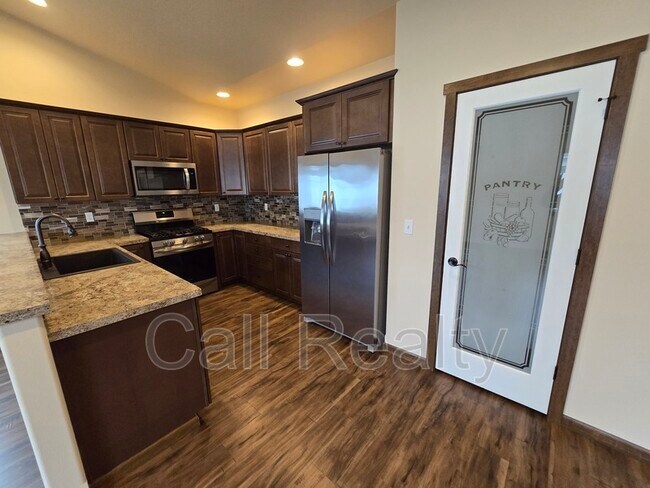 Building Photo - 4414 E Fairview Ave