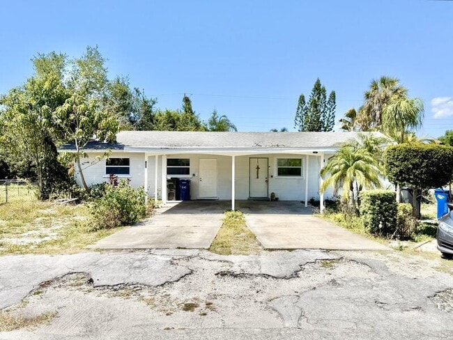 Building Photo - 605 64th Ave W