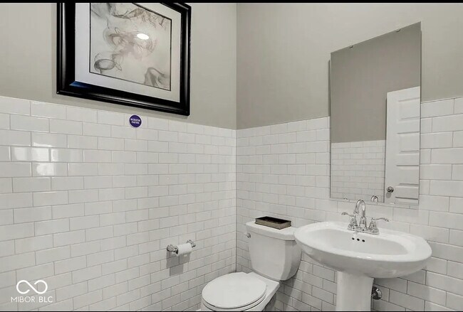 Building Photo - 16935 Sherwin Ct