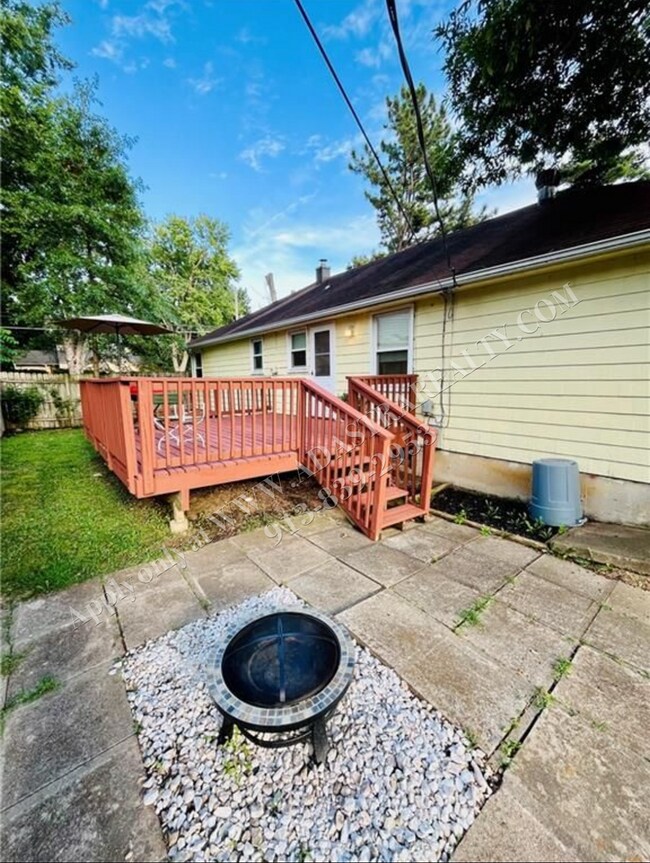 Building Photo - Charming 3 Bed 2 Bath Home-Coming SOON!