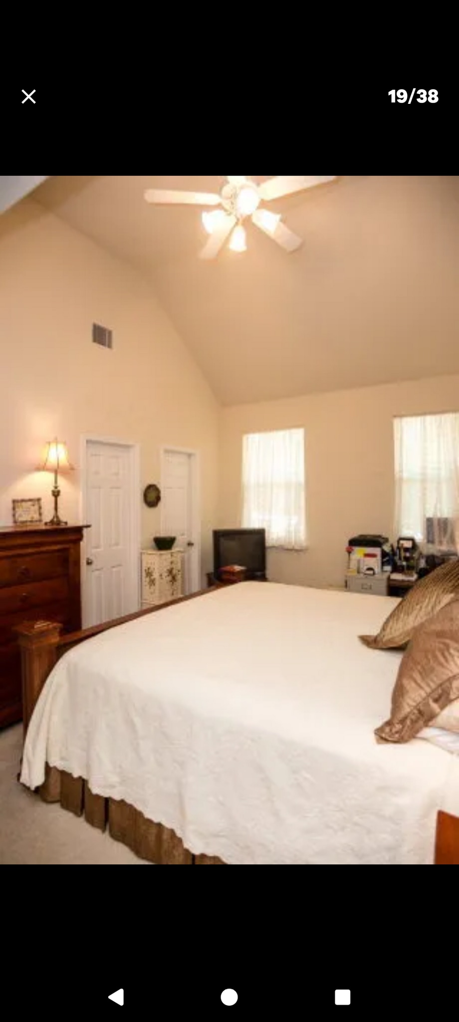 Master bedroom with 2 walk-in closets - 2022 Ridge View Dr