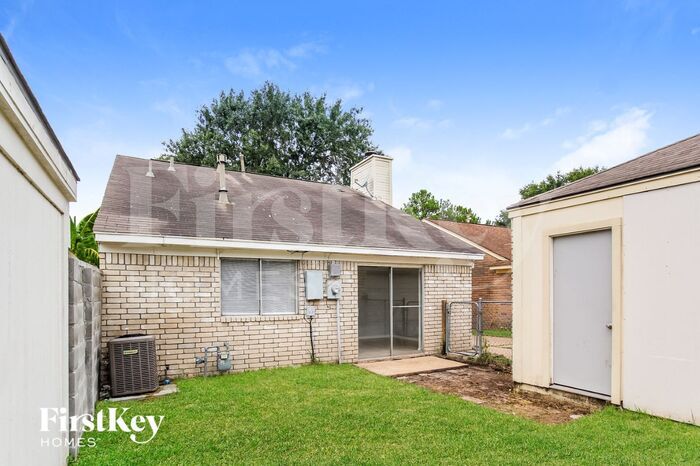 Building Photo - 5430 Santrey Dr