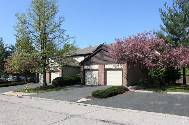 Building Photo - Elmbrook Village Apartments