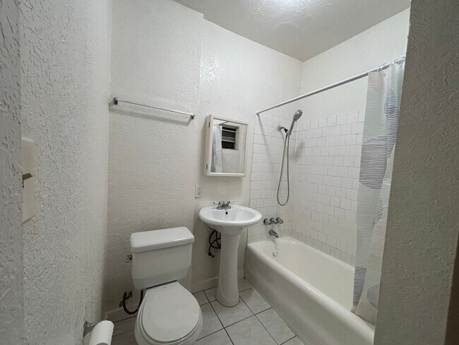 Interior Photo - 1109 Laguna