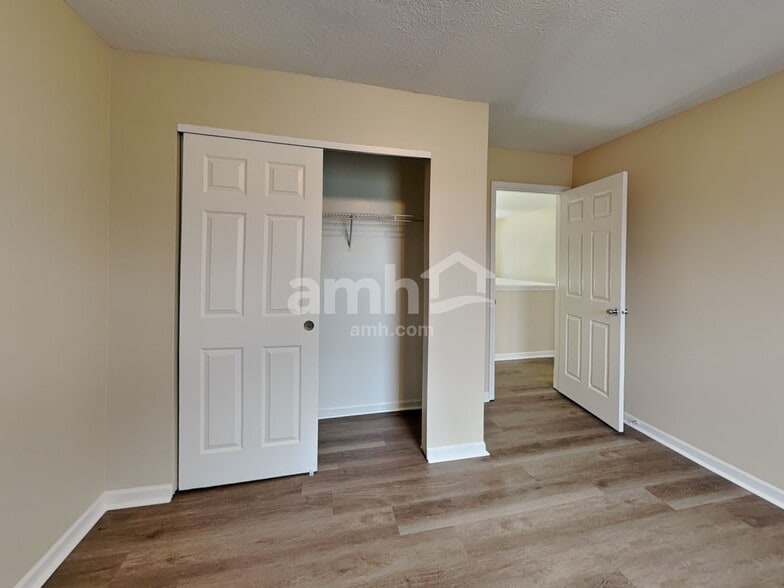 Building Photo - 1131 Clark Dr